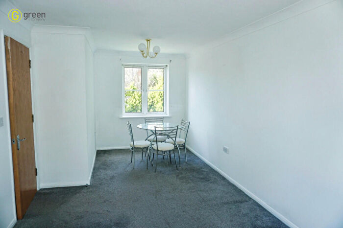2 Bedroom Apartment For Sale In Warren House Walk, Walmley, B76