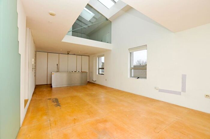 2 Bedroom Flat To Rent In Chatsworth Road, Clapton, E5