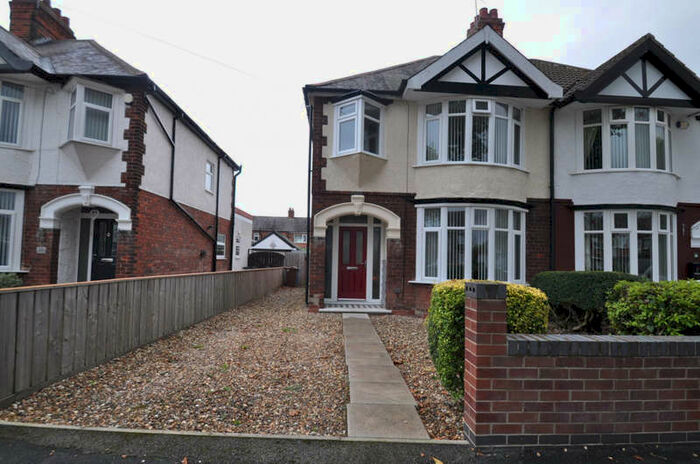3 Bedroom Semi-Detached House To Rent In Pickering Road, Hull, HU4