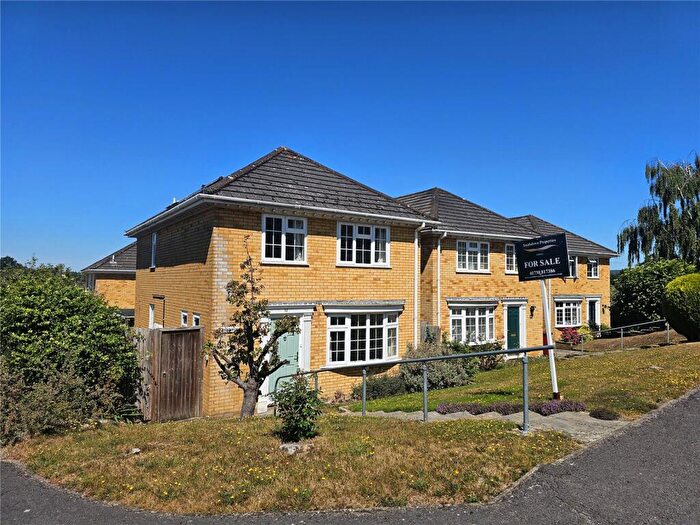 3 Bedroom Detached House For Sale In Poplar Way, Midhurst, West Sussex, GU29