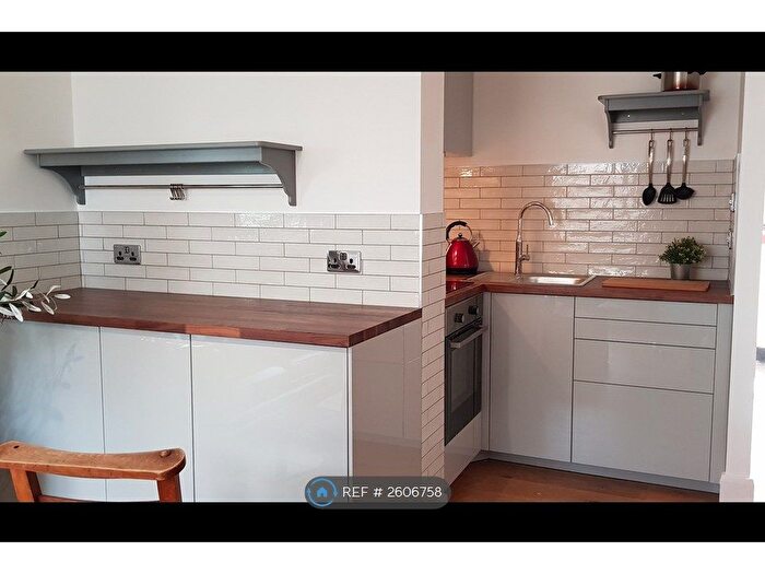 2 Bedroom Flat To Rent In William Bonney Estate, London, SW4