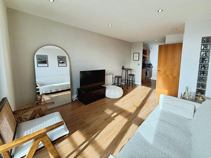 1 Bedroom Flat To Rent In Bowman Lane, Leeds, West Yorkshire, LS10