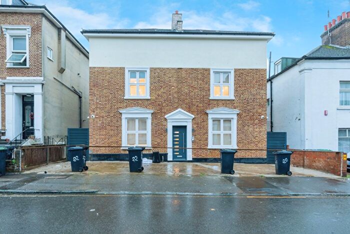 2 Bedroom Flat To Rent In Flat, Limes Road, SE13
