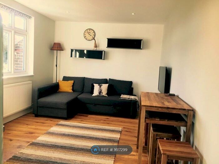 1 Bedroom Flat To Rent In Cleveland Road, London, W13