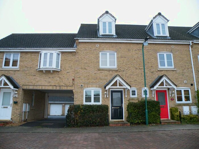 3 Bedroom Town House To Rent In Boleyn Avneue, Woodston, Peterborough, PE2