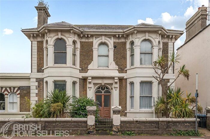 2 Bedroom Apartment For Sale In Queen Street, Deal, Kent, CT14