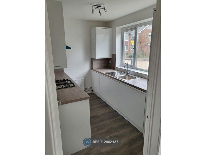 2 Bedroom Flat To Rent In Margaret Way, Ilford, IG4