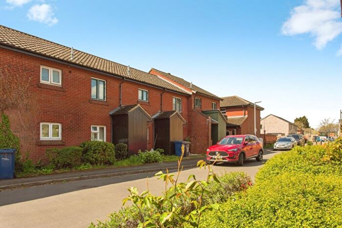 2 Bedroom Flat For Sale In Budleigh Close, Cambridge, CB1
