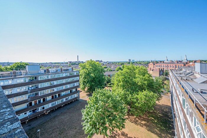 3 Bedroom Flat For Sale In Garratt Lane, Tooting, London, SW17