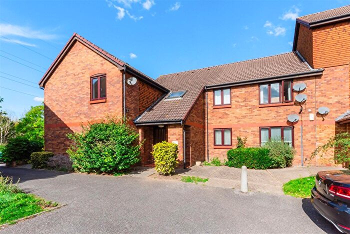 2 Bedroom Flat To Rent In Kipling Drive, Colliers Wood, SW19
