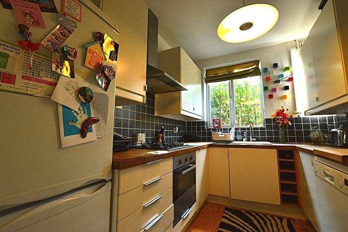 2 Bedroom Flat To Rent In Saint Chad's View, Leeds, LS6