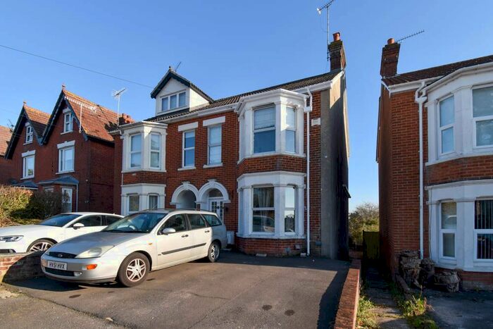 4 Bedroom Semi-Detached House To Rent In Wain-A-Long Road, Salisbury, SP1