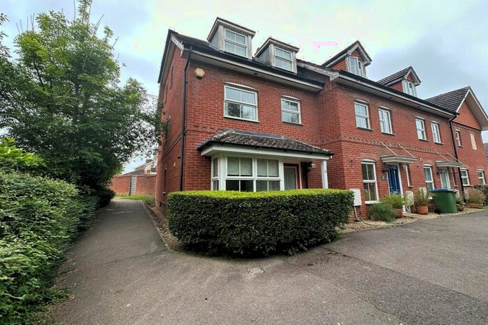 4 Bedroom Terraced House To Rent In Steyning Crescent, Storrington, RH20