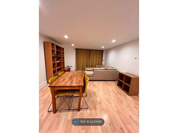 2 Bedroom Flat To Rent In Apollo Building, London, E14