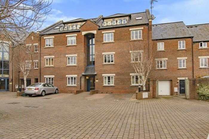 2 Bedroom Flat To Rent In Geoffrey Farrant Walk, Taunton, TA1