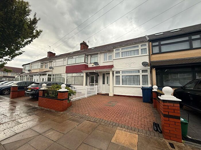 4 Bedroom Terraced House To Rent In Lonsdale Road, Southall, UB2