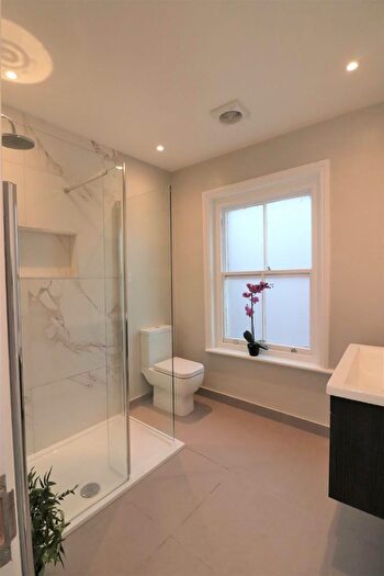 6 Bedroom House To Rent In Cedar Road, SO14