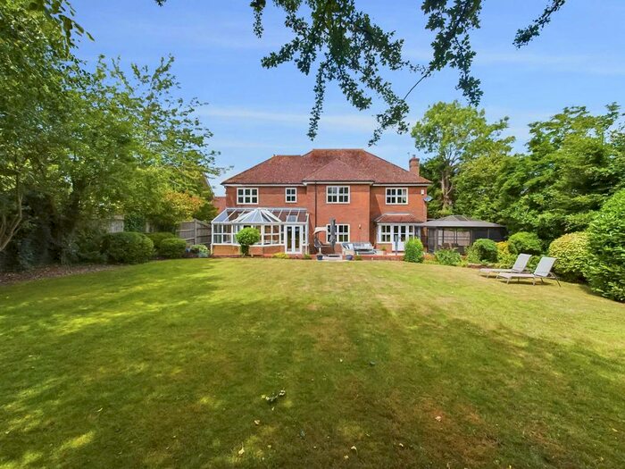 5 Bedroom Detached House For Sale In Stopps Orchard, Princes Risborough, HP27