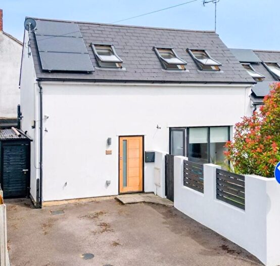 2 Bedroom Semi-Detached House For Sale In Marguerite Drive, Leigh-On-Sea, SS9