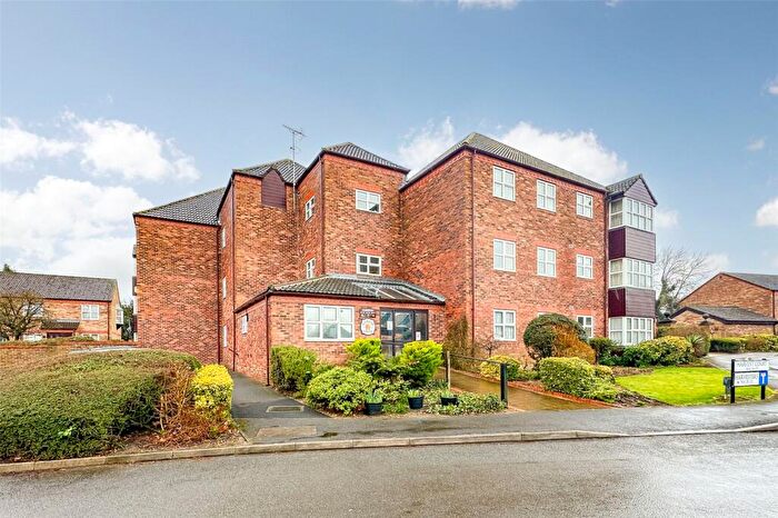 2 Bedroom Apartment For Sale In Harvest Court, Harvesters, St. Albans, Hertfordshire, AL4