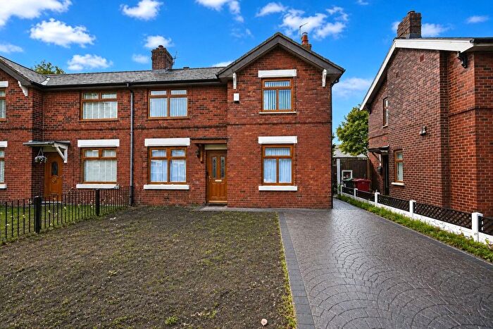 4 Bedroom Semi-Detached House For Sale In Hector Road, Darwen, Lancashire, BB3