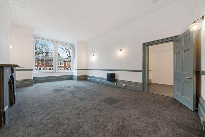 2 Bedroom Flat To Rent In Cavendish Road, London, SW12