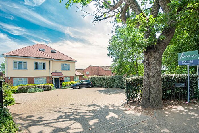 1 Bedroom Flat For Sale In Swakeleys Road, Ickenham, UB10