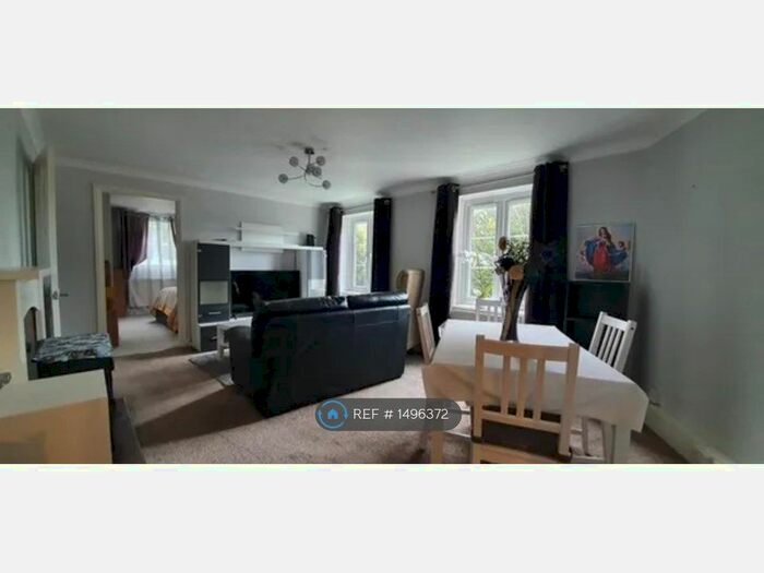 2 Bedroom Flat To Rent In Sweet Briar, Welwyn Garden City, AL7