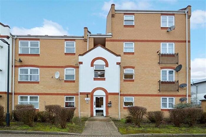 2 Bedroom Apartment To Rent In Aaron Hill Road, E6