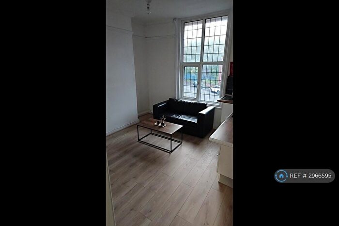 1 Bedroom Flat To Rent In Vivian Place, Manchester, M14