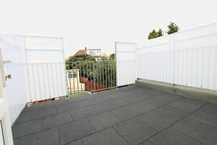 4 Bedroom Flat To Rent In Hawkhurst Way, New Malden, KT3
