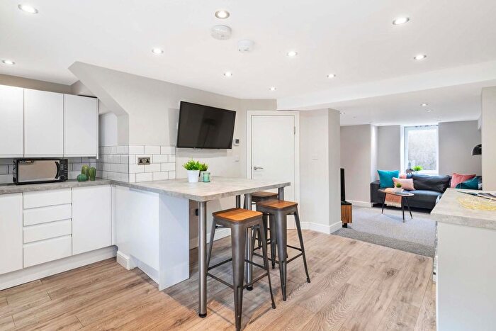 6 Bedroom Semi-Detached House To Rent In Cardigan Lane, Leeds, LS4