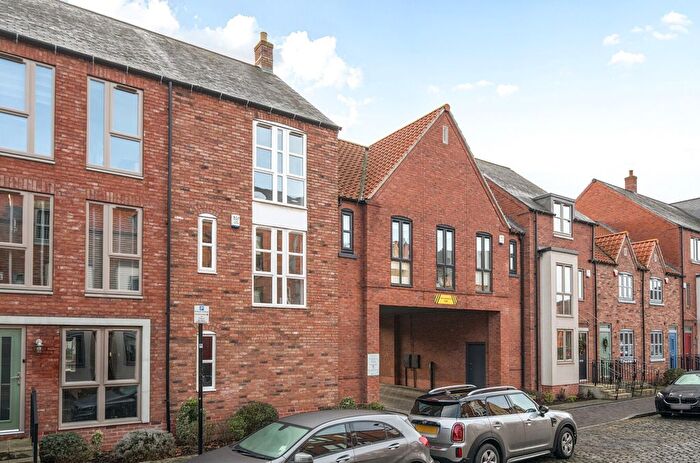 2 Bedroom Flat For Sale In Scotts Court, Hull, HU1