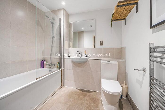 2 Bedroom Flat For Sale In Cowley Road, Oval, London, SW9