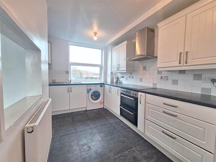 2 Bedroom Flat To Rent In Cavendish Road, RG4