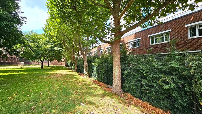 2 Bedroom Flat For Sale In Church Mead, Camberwell Road, Camberwell, London, SE5