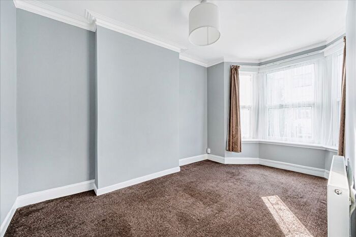 2 Bedroom Flat To Rent In Percy Road, London, W12