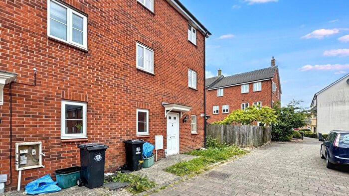 3 Bedroom Semi-Detached House To Rent In Amis Walk, Horfield, Bristol, , Gb, BS7