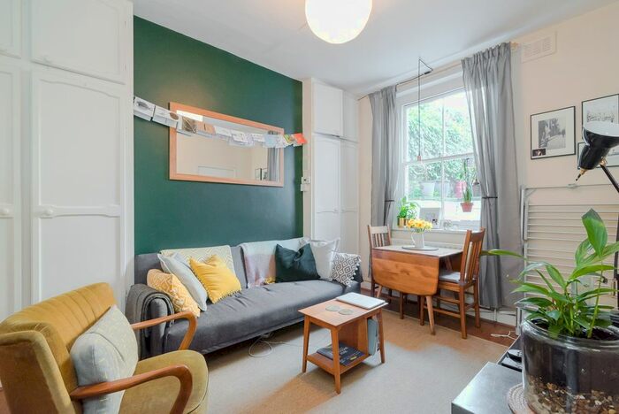 1 Bedroom Flat To Rent In Burnley Road, Stockwell, SW9