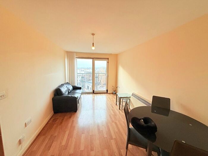 1 Bedroom Flat To Rent In Eastern Avenue, Ilford, IG2