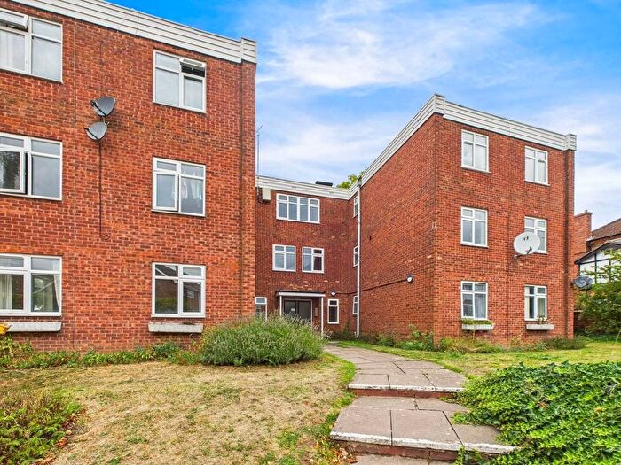 2 Bedroom Flat For Sale In Rainbow Hill, Worcester, Worcestershire, WR3