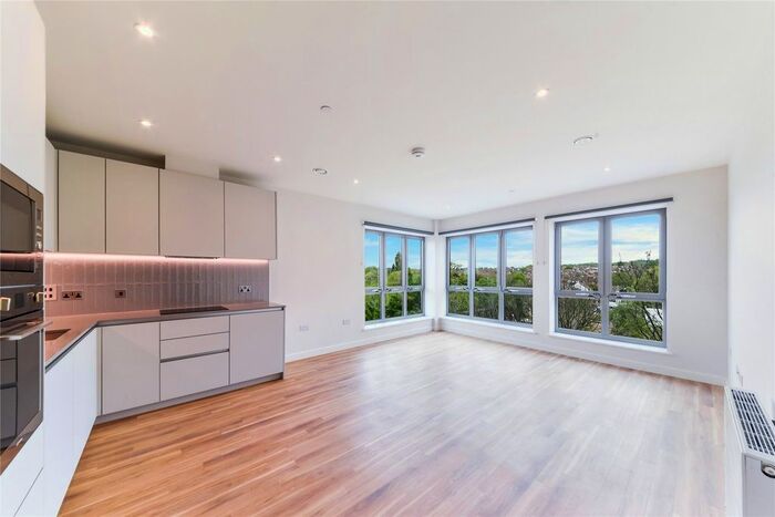 3 Bedroom Flat To Rent In Lyons Dock House, Oldfield Lane North, Greenford, UB6