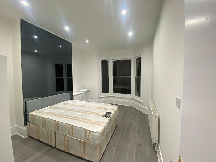 3 Bedroom Flat To Rent In Tabley Road, London, N7