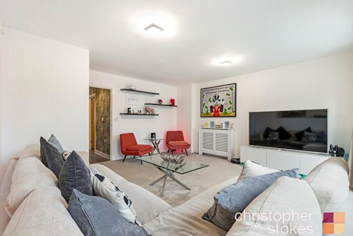 3 Bedroom End Of Terrace House For Sale In Hastings Avenue, Cheshunt, Waltham Cross, Hertfordshire, EN7