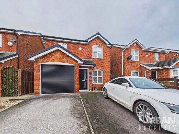 3 Bedroom Detached House For Sale In Heatherwood Court, Bransholme, Hull, HU7