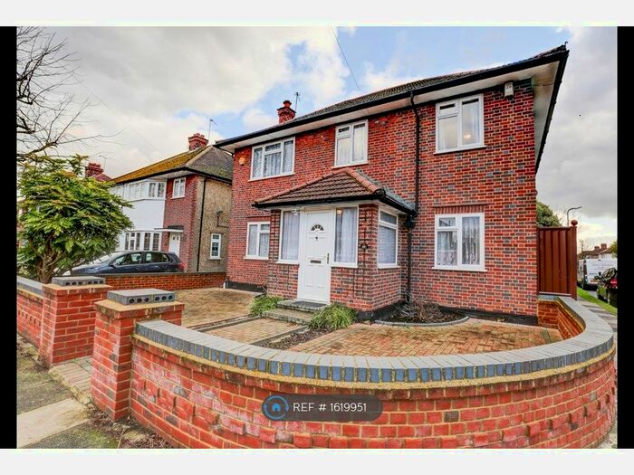 4 Bedroom Detached House To Rent In Boldmere Road, Pinner (West London), HA5