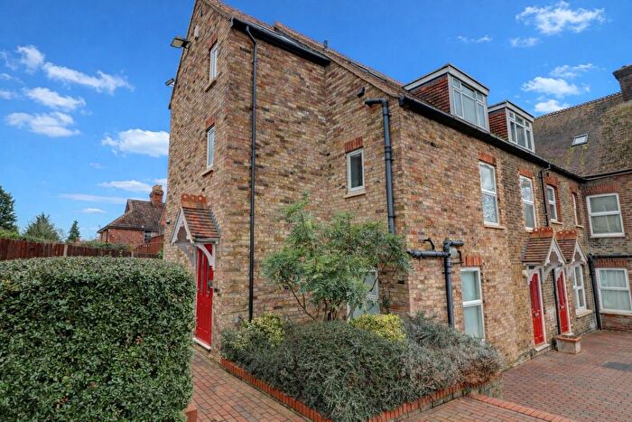 1 Bedroom Flat To Rent In London Road, High Wycombe, Buckinghamshire, HP11