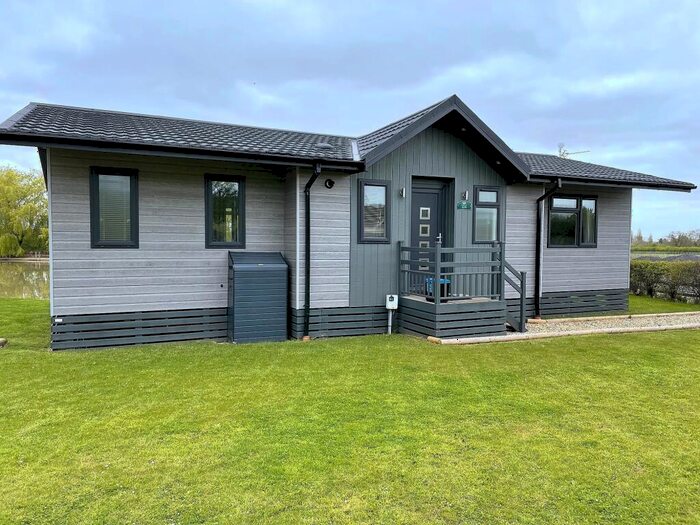 2 Bedroom Lodge For Sale In Ashby-cum Fenby, North Lincolnshire, DN37