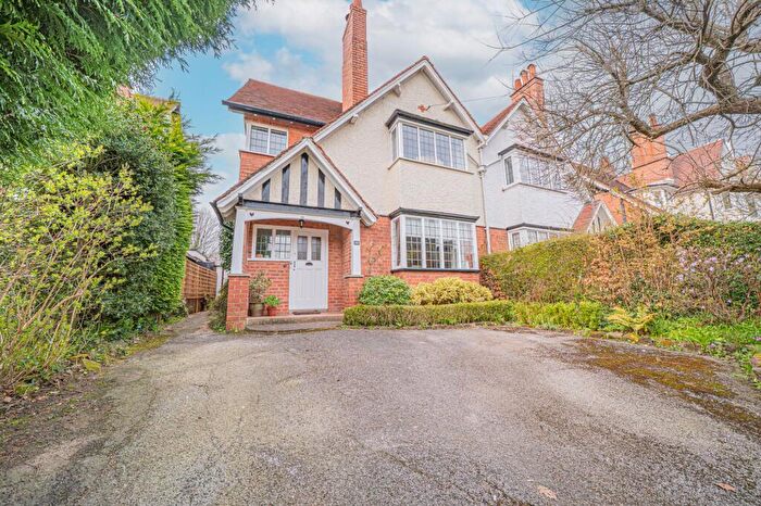 4 Bedroom Semi Detached House For Sale In Whitefields Road, Solihull, B91