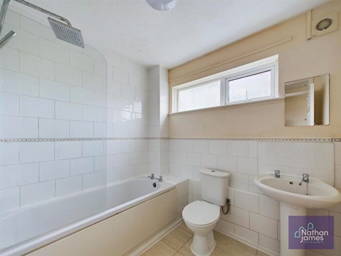 3 Bedroom End Of Terrace House For Sale In Moorlands View, Caldicot, NP26